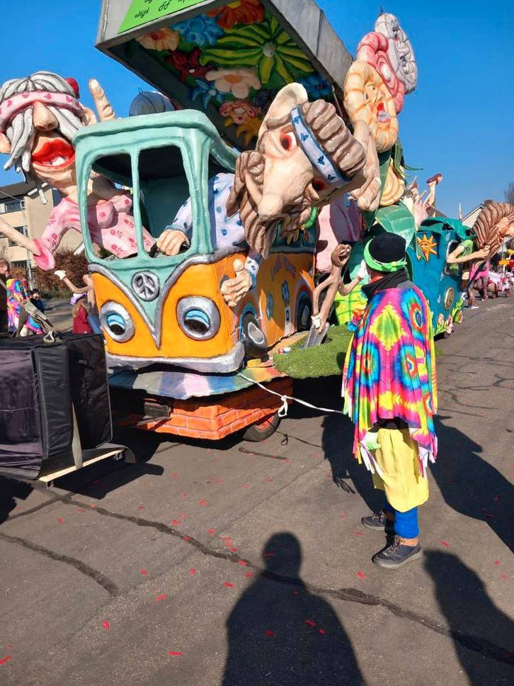 Polyester carnavalswagen in prijs verlaagd, Hobby en Vrije tijd, Feestartikelen, Ophalen