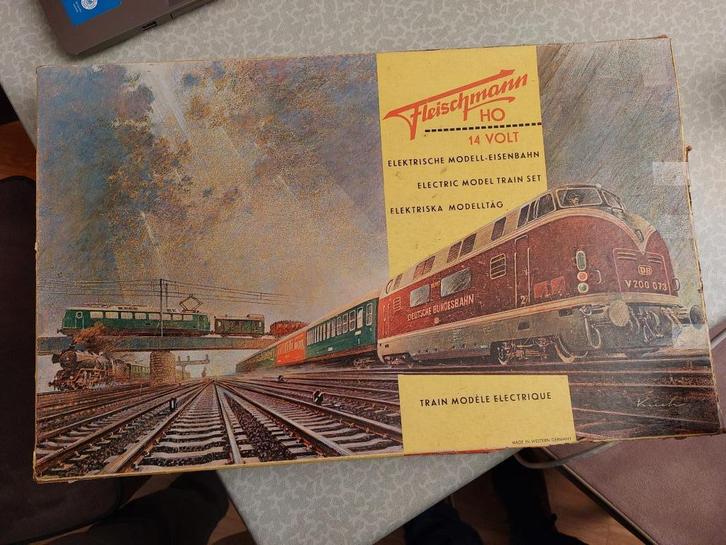 FLeischmann zeer uitgebreide treinset met oa locomotief 1334, Hobby en Vrije tijd, Modeltreinen | H0, Zo goed als nieuw, Treinset