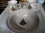kerstservies  groen randje + kerstboom, Huis en Inrichting, Keuken | Servies, Nieuw, Ophalen of Verzenden, Bord(en), Overige stijlen