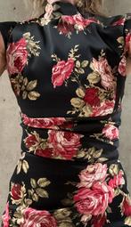 Karen Millen Engeland strakke jurk kort chinees model rozen, Cocktailjurk, Zo goed als nieuw, Maat 36 (S), Verzenden