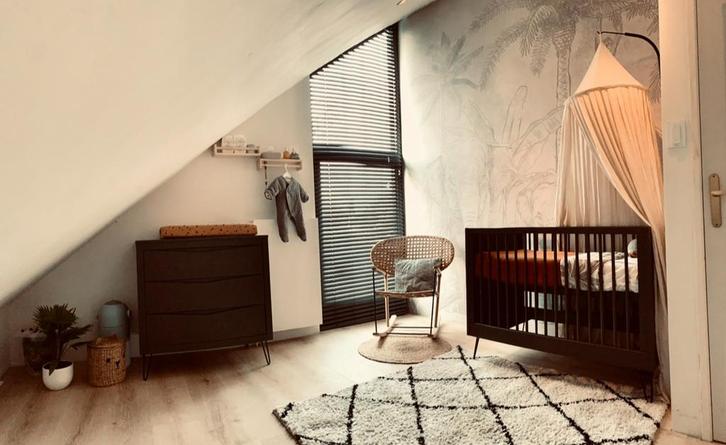 Babykamer Zavi (ledikant, commode, plank) + stoel en extras, Kinderen en Baby's, Kinderkamer | Complete kinderkamers, Jongetje of Meisje