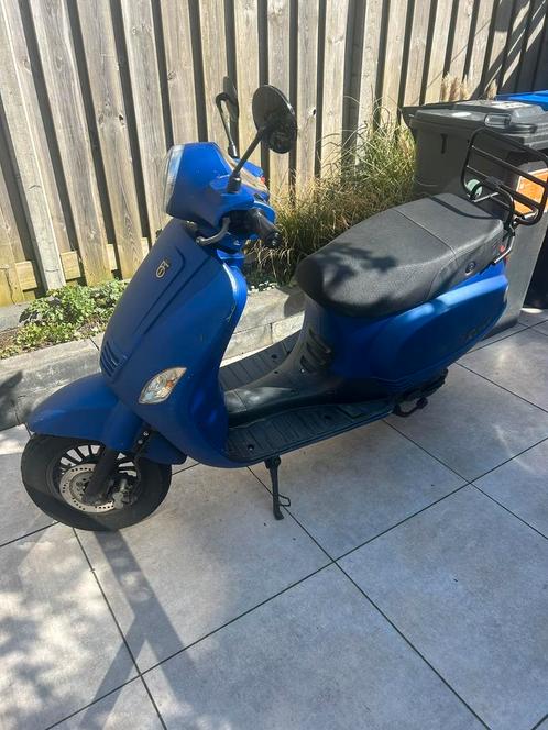 Opknap-scooter: Riva BTC 2016 – Blauw kenteken + slot & helm, Fietsen en Brommers, Snorfietsen en Snorscooters, Gebruikt, Overige merken