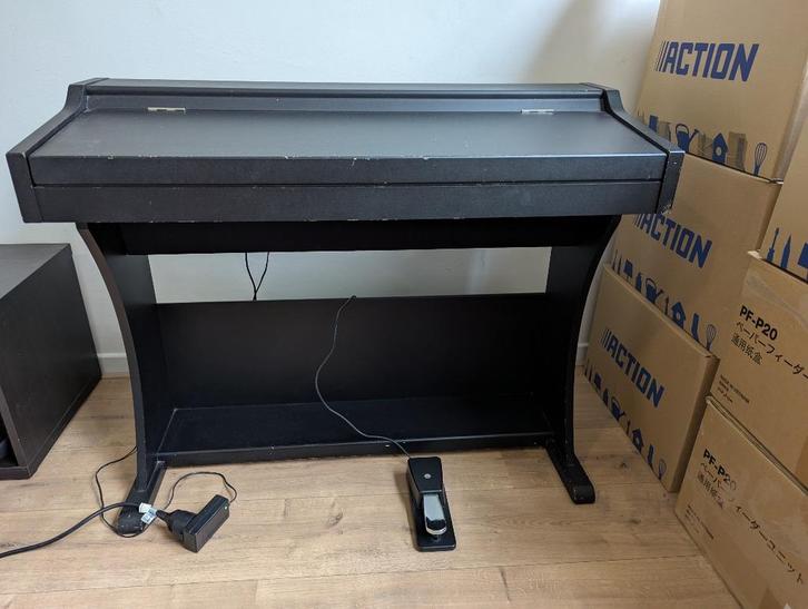 Digital Piano of 5 Octaves with Headphone Jack & Pedal, Muziek en Instrumenten, Keyboards, Gebruikt, 61 toetsen, Overige merken