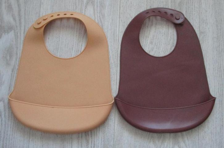 Siliconen Slabbetjes – Set van 2, Verstelbaar, Kinderen en Baby's, Babyvoeding en Toebehoren, Zo goed als nieuw, Overige typen