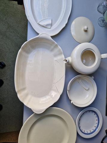 Gratis gedeeltelijk kapot servies voor hobby doeleinden beschikbaar voor biedingen