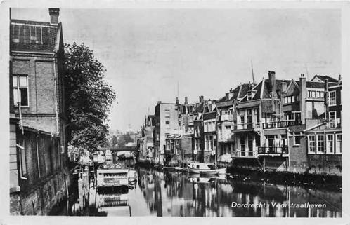(301-226-033) Dordrecht Voorstraathaven, Verzamelen, Ansichtkaarten | Nederland, Zuid-Holland, Verzenden