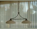 Grote eetkamerlamp met 2 schalen van melkglas., Huis en Inrichting, Lampen | Hanglampen, Ophalen of Verzenden, Zo goed als nieuw