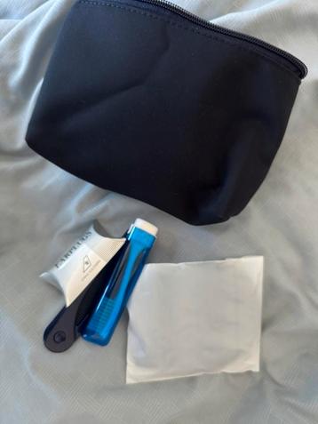  toiletry bag toiletry bag+comb+toothbrush+socks+earplugs beschikbaar voor biedingen