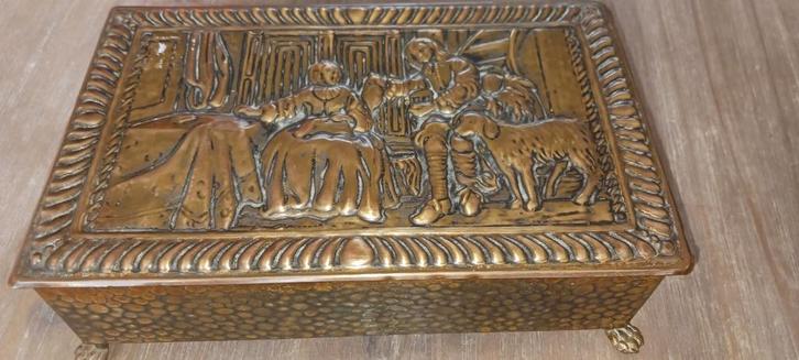 Oud Messing Kistje met Reliëf sigarettendoosje, Antiek en Kunst, Antiek | Koper en Brons, Ophalen of Verzenden