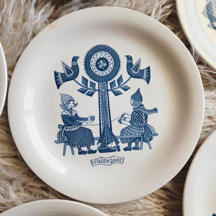 Ontbijtbordje Royal Sphinx keramiek klederdracht Volendam, Antiek en Kunst, Antiek | Wandborden en Tegels, Ophalen of Verzenden