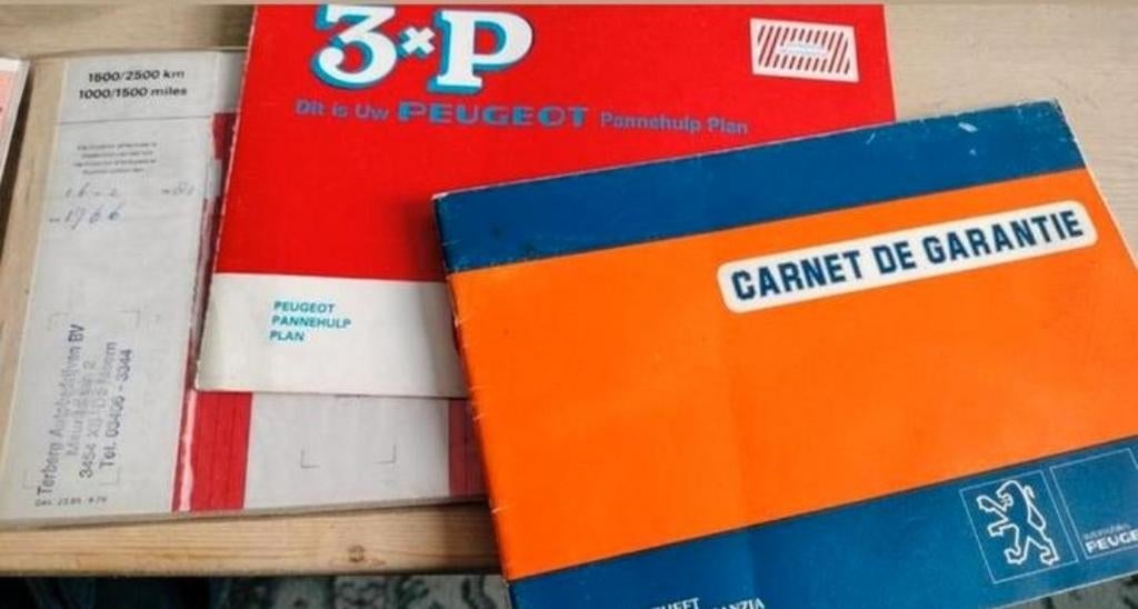 3 stuks oude garantie,onderhoudsboekjes PEUGEOT, Auto diversen, Handleidingen en Instructieboekjes, Ophalen of Verzenden