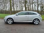 Unieke Opel Astra 1.6 16v GTC met lederen bekleding., Auto's, Opel, 47 €/maand, Te koop, Zilver of Grijs, Geïmporteerd