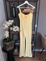 Butter yellow jumpsuit met kant, Kleding | Dames, Jumpsuits, Ophalen of Verzenden, Zo goed als nieuw, Maat 38/40 (M), Geel