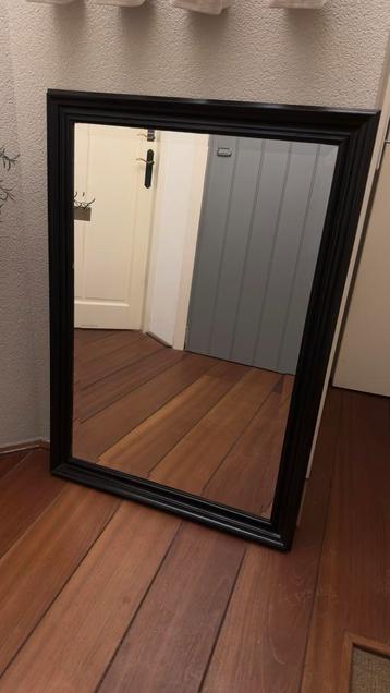 Spiegel 102x72cm, zwarte omlijsting beschikbaar voor biedingen