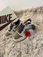 NIKE AIR JORDAN 1 LOW TRAVIS SCOTT OLIVE & MOCHA 40 T/M 45, Kleding | Heren, Schoenen, Ophalen of Verzenden, Nieuw, Overige kleuren