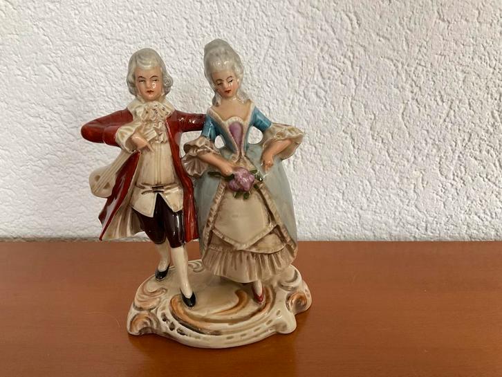 Porseleinen Beeldje Koppel genummerd en kroontje, Antiek en Kunst, Kunst | Beelden en Houtsnijwerken, Ophalen of Verzenden