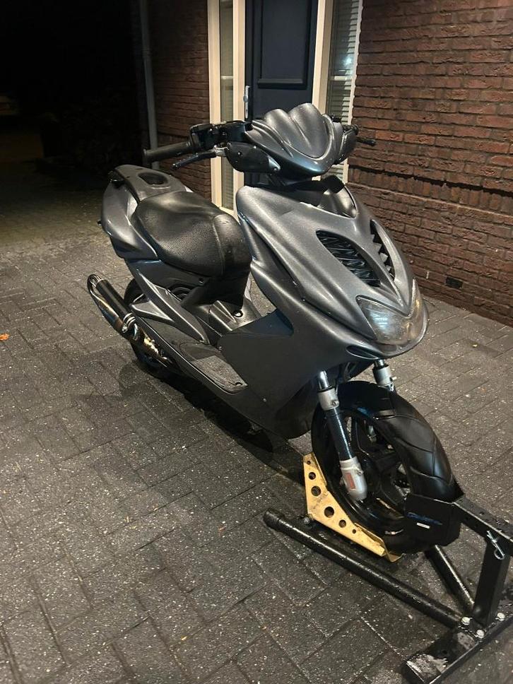 yamaha aerox 70cc 2010, Fietsen en Brommers, Scooters | Yamaha, Zo goed als nieuw, Aerox, Tweetakt, Ophalen