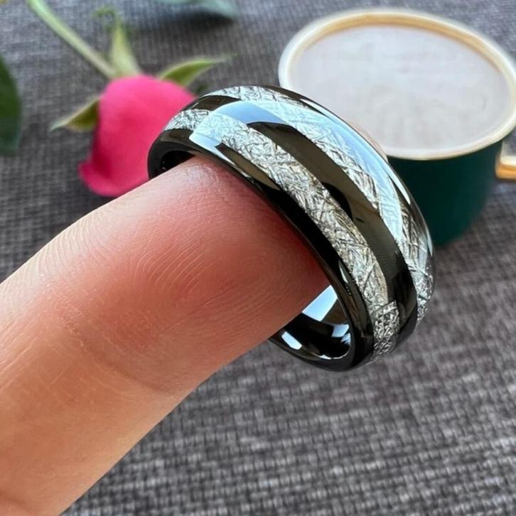 Trouwringen wolfraam zwart en vermiculiet - Lilly, Sieraden, Tassen en Uiterlijk, Ringen, Nieuw, Dame of Heer, Zwart, Overige materialen
