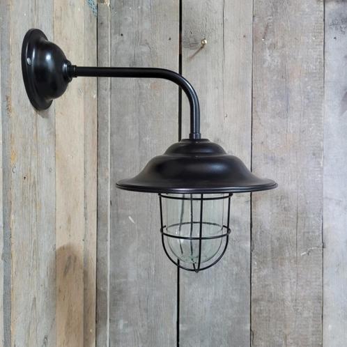 Nieuwe zwarte landelijke stallamp buitenlamp gepoedercoat, Huis en Inrichting, Lampen | Wandlampen, Nieuw, Glas, Metaal, Verzenden