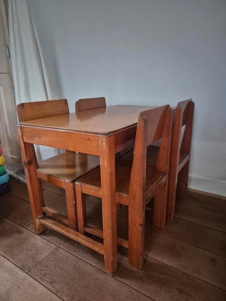 Houten kindertafeltje met 4 stoeltjes, Kinderen en Baby's, Kinderkamer | Tafels en Stoelen, Gebruikt, Stoel(en), Ophalen
