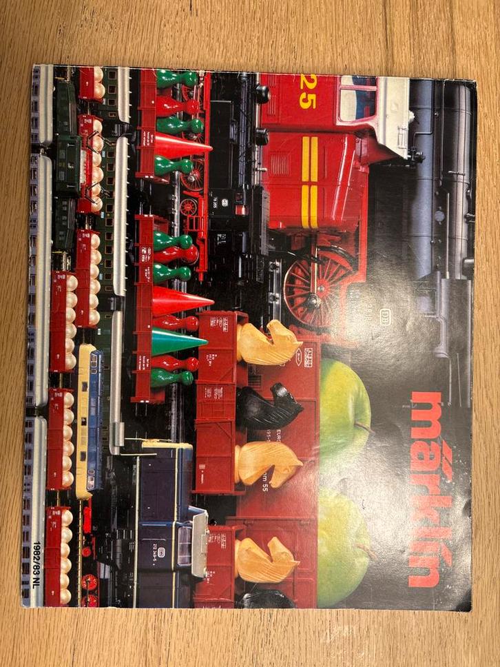 Märklin Catalogus 1982/1983 NL, Hobby en Vrije tijd, Modeltreinen | H0, Gebruikt, Boek, Tijdschrift of Catalogus, Märklin, Ophalen of Verzenden