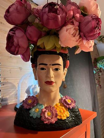 Grote Frida Khalo vaas beschikbaar voor biedingen