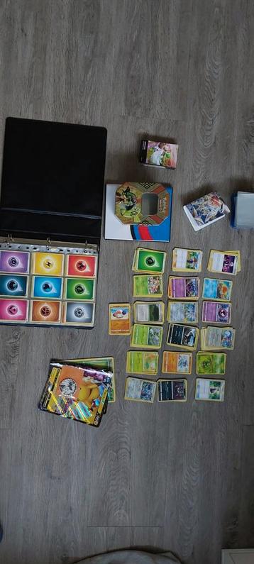 Grote set pokemon: kaarten, hoesjes, klappers, boekjes, etc. beschikbaar voor biedingen