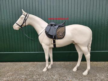Ware groot paard beschikbaar voor biedingen