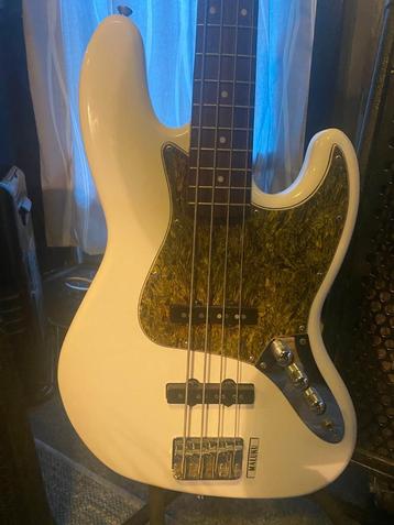 Squier Jazz Bass + Hughes&Kettner 300W Combo beschikbaar voor biedingen