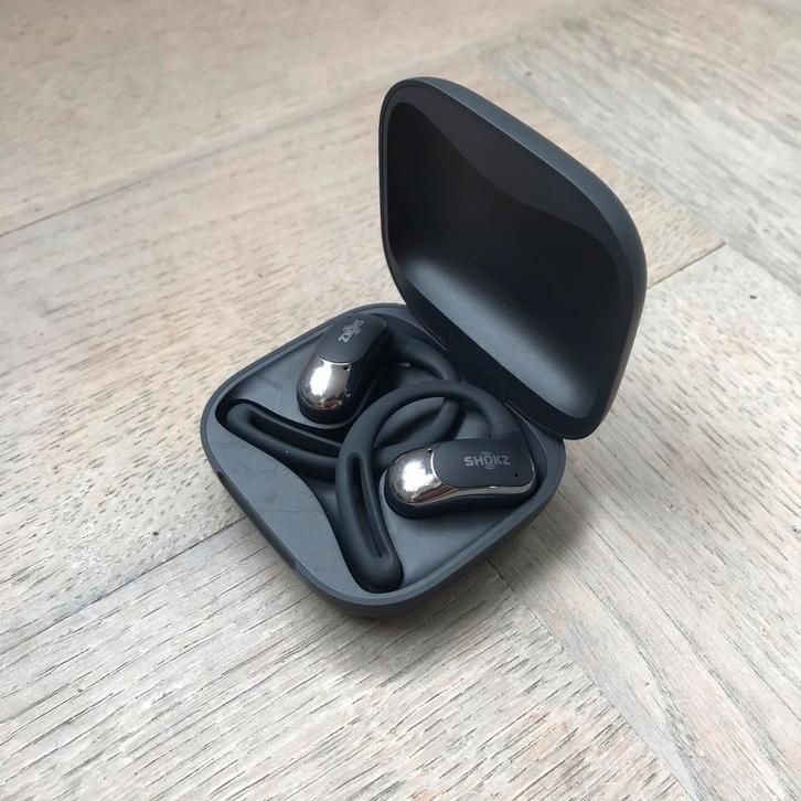 SHOKZ OPENFIT AIR OORDOPJES, Telecommunicatie, Mobiele telefoons | Oordopjes, Zo goed als nieuw, In oorschelp (earbud), Bluetooth