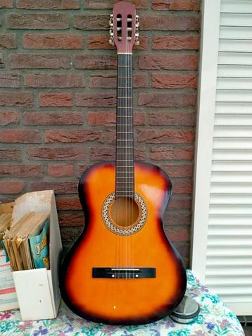 Mooie Gitaar - Klassiek model beschikbaar voor biedingen