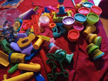 Vanalles wat om te kleien beschikbaar voor biedingen