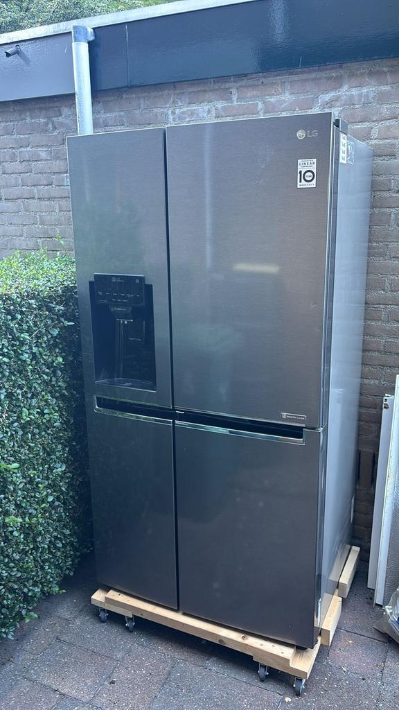 LG Koelkast met Waterdispenser!, Witgoed en Apparatuur, Koelkasten en IJskasten, Gebruikt, Met aparte vriezer, 200 liter of meer