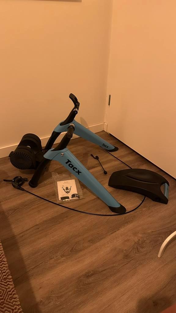 Tacx Boost hometrainer (2024), Sport en Fitness, Wielrennen, Zo goed als nieuw, Overige typen, Ophalen