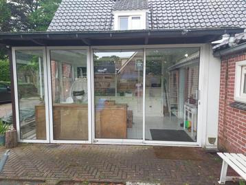 Raam in kozijn beschikbaar voor biedingen