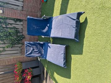 2 verstelbare ligstoelen  beschikbaar voor biedingen