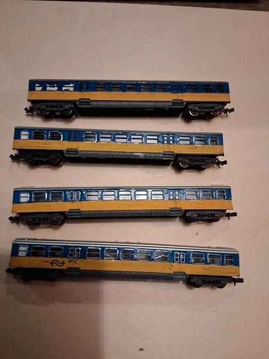 Set van 4 NS rijtuigen N spoor, Hobby en Vrije tijd, Modeltreinen | N-Spoor, Gebruikt, Wagon, Gelijkstroom, Trix, NS, Ophalen of Verzenden