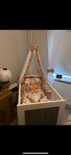 Oud-Roze Ledikant met Sluierstandaard en Muziekmobiel, Ophalen, Zo goed als nieuw, Ledikant