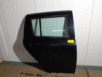 Portier 4Deurs rechts-achter van een Suzuki Swift (ZCE) beschikbaar voor biedingen