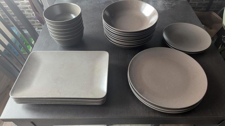 IKEA Borden Set - Diversen, Huis en Inrichting, Keuken | Servies, Gebruikt, Bord(en), Effen, Aardewerk, Ophalen