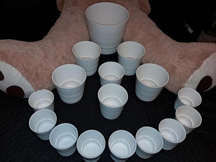 Serie van 16 witte bloempotten van Ikea, Tuin en Terras, Bloempotten, Zo goed als nieuw, Aardewerk, Binnen, Balkon, Tuin, Minder dan 40 cm