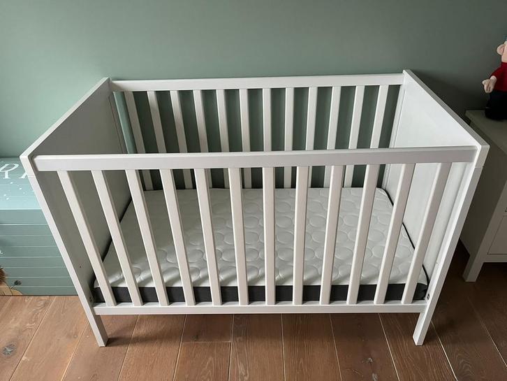 Sundvik ledikant ikea inclusief matras Himlavalv, Kinderen en Baby's, Babywiegjes en Ledikanten, Zo goed als nieuw, Ledikant, Ophalen