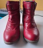 Mooie enkellaars met hakje in de kleur rood maat 41., Kleding | Dames, Schoenen, Lage of Enkellaarzen, Ophalen of Verzenden, Zo goed als nieuw