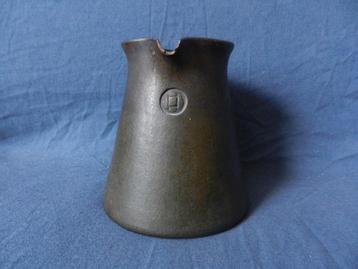 Brouwer bruine aardewerk kan met medaillon 1916 (chipjes) beschikbaar voor biedingen