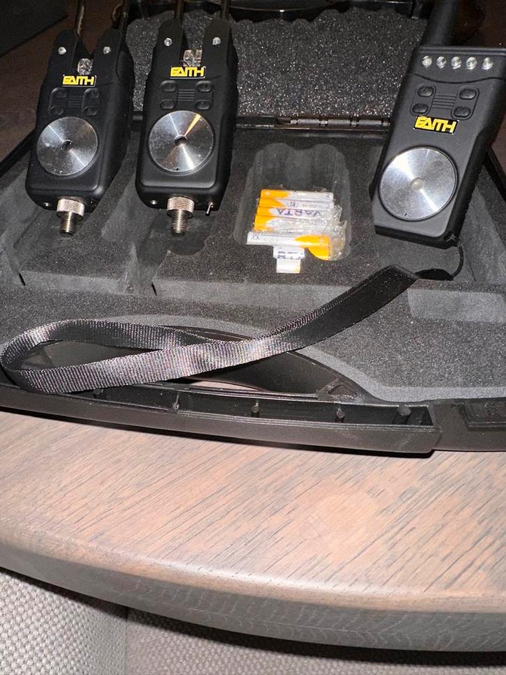 Faith Wicked Bite Alarm twee + een beetmelderset in koffer, Watersport en Boten, Hengelsport | Karpervissen, Gebruikt, Overige typen