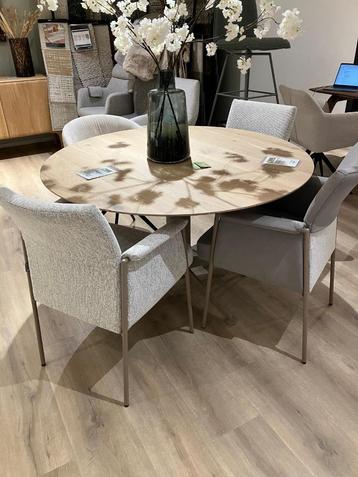 Ronde eiken tafel Scandinavisch 130 cm diameter beschikbaar voor biedingen