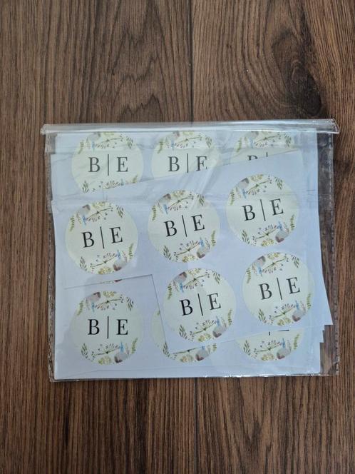 Gepersonaliseerde stickers letters B en E, Hobby en Vrije tijd, Stickers en Plaatjes, Nieuw, Meerdere stickers, Ophalen of Verzenden