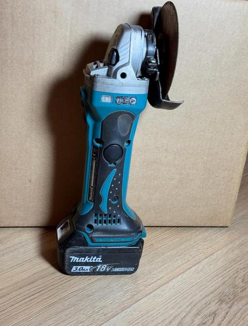 Makita DGA452 18V LXT haakse slijper met 3.0Ah accu, Doe-het-zelf en Verbouw, Gereedschap | Slijpmachines, Zo goed als nieuw, Haakse handslijpmachine