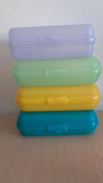 VELE TUPPERWARE  BROODTROMMELS beschikbaar voor biedingen