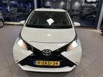 Toyota Aygo 1.0 VVT-i x-play Eerste Eig NAVI Achter uit rij, Auto's, Euro 5, 4 stoelen, Wit, Origineel Nederlands